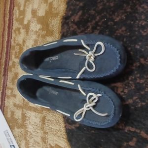 Minnetonka blue moccasins with rubber sole. Size 8.5